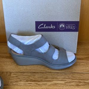 Clarks Sandals BNIB, never worn, color is like a kaki green color. 7.5 M